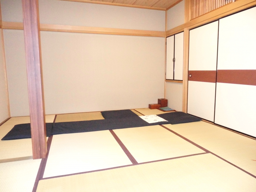 伝統を重んじる「和」の空間で施術の写真